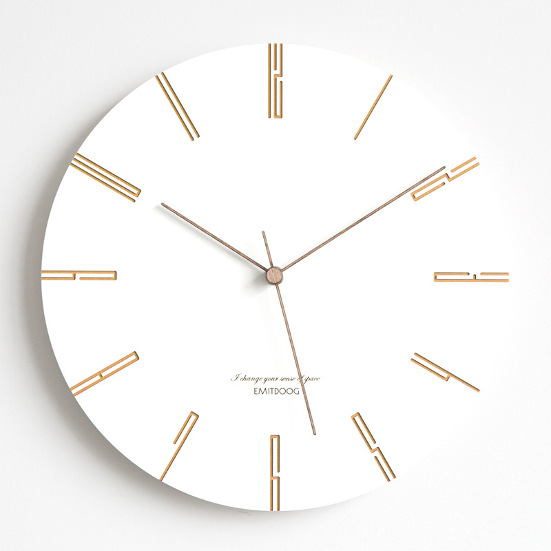 나무 벽 시계 현대 디자인 크리 에이 티브 개성 북유럽 스타일 소나무 나무 시계 흰색 벽 시계 홈 장식 침묵 12 인치